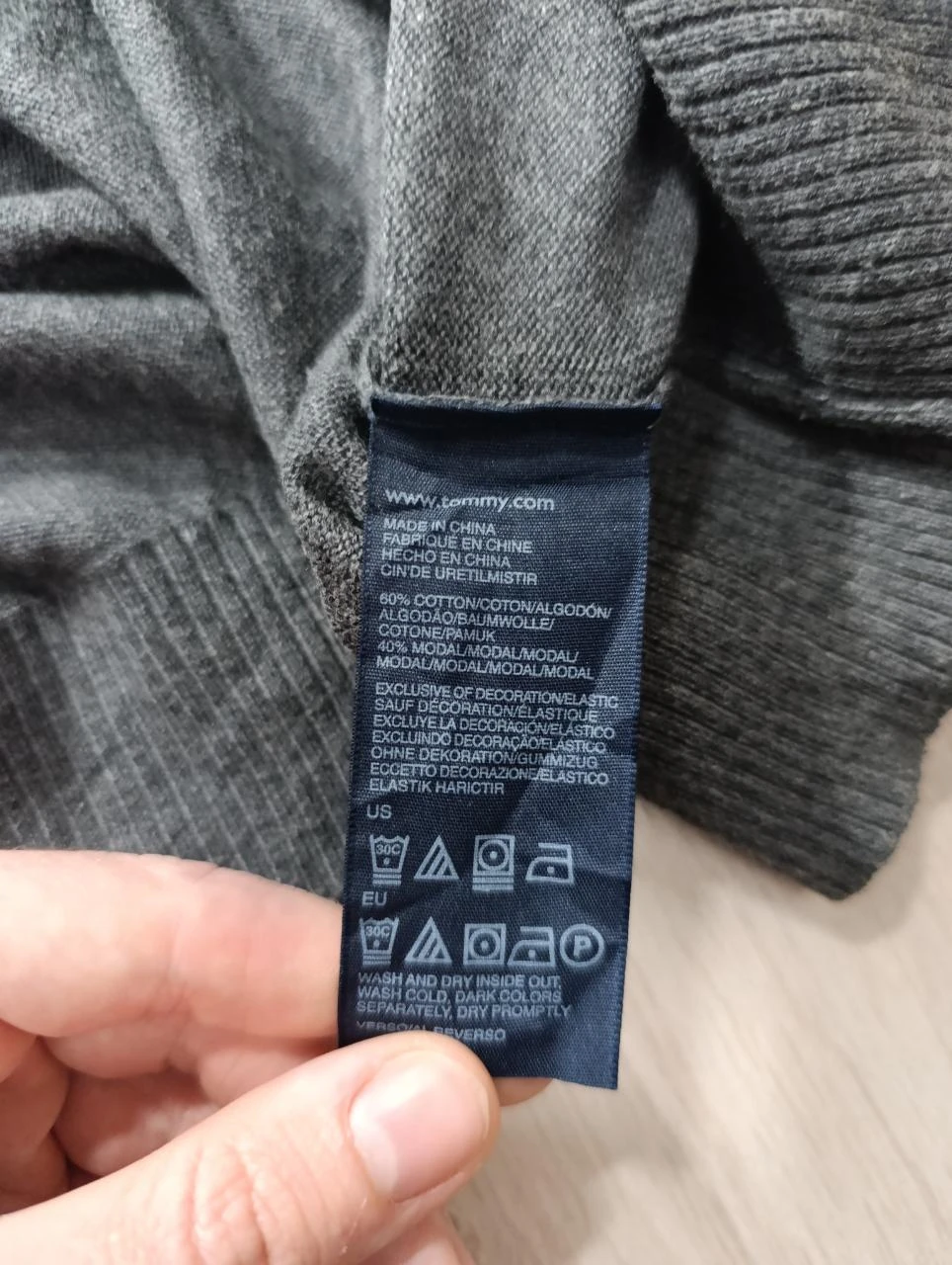Tommy Hilfiger Gray V-Neck Sweater Men's XXL – photo 3